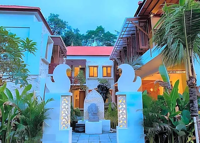 Villa Kakul & *